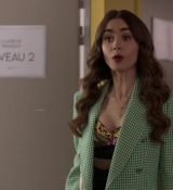 Emily_in_Paris_S02E04_WEBRip_x264-ION10_0425.jpg