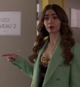Emily_in_Paris_S02E04_WEBRip_x264-ION10_0427.jpg