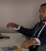 Emily_in_Paris_S02E04_WEBRip_x264-ION10_0488.jpg
