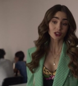 Emily_in_Paris_S02E04_WEBRip_x264-ION10_0518.jpg