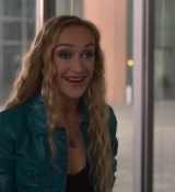 Emily_in_Paris_S02E04_WEBRip_x264-ION10_0525.jpg