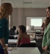 Emily_in_Paris_S02E04_WEBRip_x264-ION10_0534.jpg