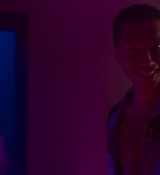 Emily_in_Paris_S02E04_WEBRip_x264-ION10_0564.jpg
