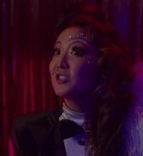 Emily_in_Paris_S02E04_WEBRip_x264-ION10_0581.jpg