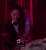 Emily_in_Paris_S02E04_WEBRip_x264-ION10_0618.jpg