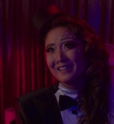 Emily_in_Paris_S02E04_WEBRip_x264-ION10_0631.jpg