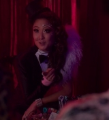 Emily_in_Paris_S02E04_WEBRip_x264-ION10_0648.jpg