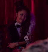 Emily_in_Paris_S02E04_WEBRip_x264-ION10_0651.jpg
