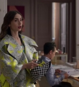 Emily_in_Paris_S02E04_WEBRip_x264-ION10_0685.jpg