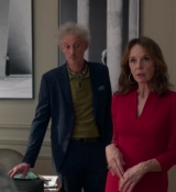 Emily_in_Paris_S02E04_WEBRip_x264-ION10_0706.jpg