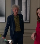 Emily_in_Paris_S02E04_WEBRip_x264-ION10_0721.jpg