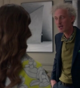 Emily_in_Paris_S02E04_WEBRip_x264-ION10_0747.jpg
