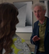 Emily_in_Paris_S02E04_WEBRip_x264-ION10_0748.jpg