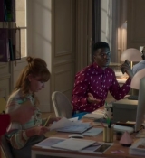 Emily_in_Paris_S02E04_WEBRip_x264-ION10_0763.jpg