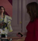 Emily_in_Paris_S02E04_WEBRip_x264-ION10_0771.jpg
