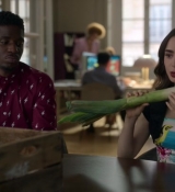 Emily_in_Paris_S02E04_WEBRip_x264-ION10_0823.jpg