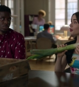 Emily_in_Paris_S02E04_WEBRip_x264-ION10_0826.jpg