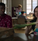 Emily_in_Paris_S02E04_WEBRip_x264-ION10_0827.jpg