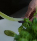 Emily_in_Paris_S02E04_WEBRip_x264-ION10_1041.jpg