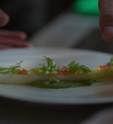 Emily_in_Paris_S02E04_WEBRip_x264-ION10_1046.jpg
