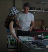 Emily_in_Paris_S02E04_WEBRip_x264-ION10_1059.jpg