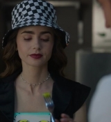 Emily_in_Paris_S02E04_WEBRip_x264-ION10_1078.jpg