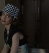 Emily_in_Paris_S02E04_WEBRip_x264-ION10_1125.jpg