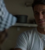 Emily_in_Paris_S02E04_WEBRip_x264-ION10_1146.jpg