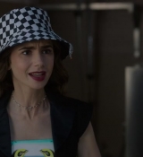 Emily_in_Paris_S02E04_WEBRip_x264-ION10_1159.jpg