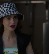 Emily_in_Paris_S02E04_WEBRip_x264-ION10_1160.jpg