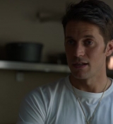 Emily_in_Paris_S02E04_WEBRip_x264-ION10_1178.jpg