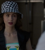 Emily_in_Paris_S02E04_WEBRip_x264-ION10_1184.jpg