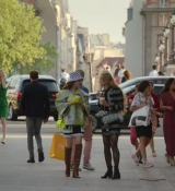 Emily_in_Paris_S02E04_WEBRip_x264-ION10_1203.jpg