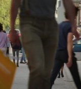Emily_in_Paris_S02E04_WEBRip_x264-ION10_1213.jpg