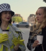 Emily_in_Paris_S02E04_WEBRip_x264-ION10_1222.jpg