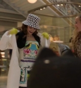Emily_in_Paris_S02E04_WEBRip_x264-ION10_1278.jpg