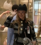 Emily_in_Paris_S02E04_WEBRip_x264-ION10_1290.jpg