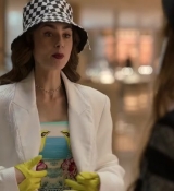 Emily_in_Paris_S02E04_WEBRip_x264-ION10_1302.jpg