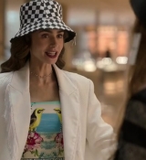 Emily_in_Paris_S02E04_WEBRip_x264-ION10_1303.jpg