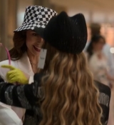 Emily_in_Paris_S02E04_WEBRip_x264-ION10_1319.jpg