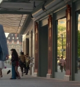 Emily_in_Paris_S02E04_WEBRip_x264-ION10_1356.jpg