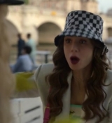 Emily_in_Paris_S02E04_WEBRip_x264-ION10_1369.jpg