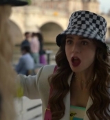 Emily_in_Paris_S02E04_WEBRip_x264-ION10_1372.jpg