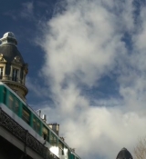 Emily_in_Paris_S02E04_WEBRip_x264-ION10_1419.jpg