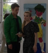 Emily_in_Paris_S02E04_WEBRip_x264-ION10_1461.jpg