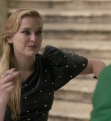Emily_in_Paris_S02E04_WEBRip_x264-ION10_1495.jpg