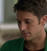 Emily_in_Paris_S02E04_WEBRip_x264-ION10_1500.jpg