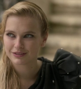 Emily_in_Paris_S02E04_WEBRip_x264-ION10_1502.jpg