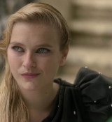 Emily_in_Paris_S02E04_WEBRip_x264-ION10_1504.jpg