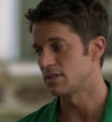 Emily_in_Paris_S02E04_WEBRip_x264-ION10_1530.jpg